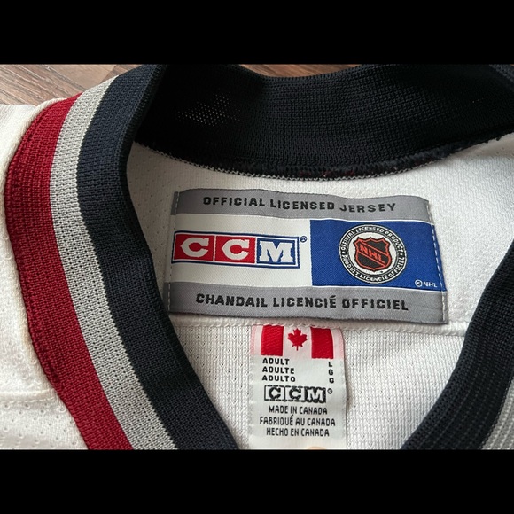 Vancouver Canucks hockey jersey - Picture 2 of 6